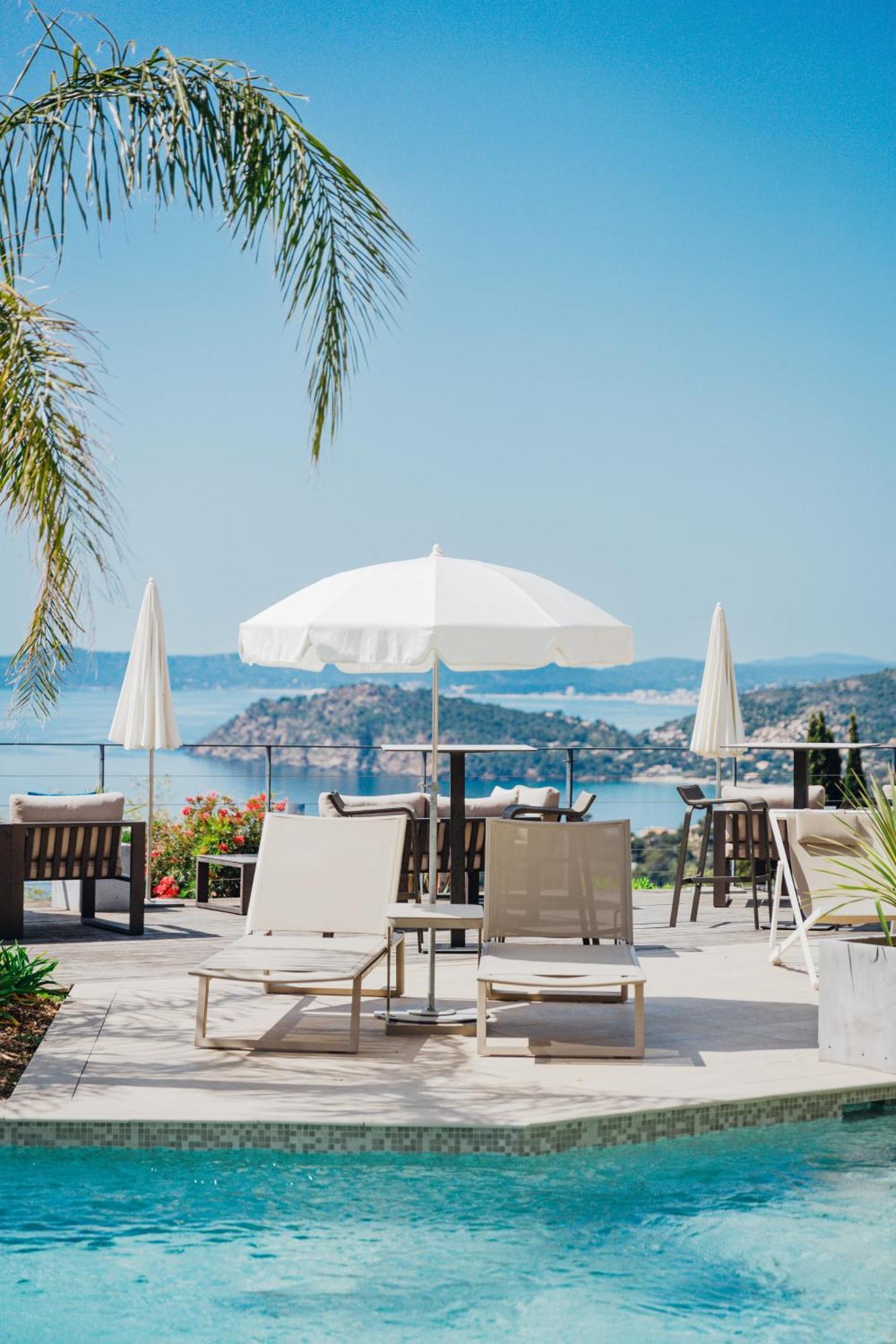 顿斯别墅酒店 Le Le Rayol-Canadel-sur-Mer 外观 照片